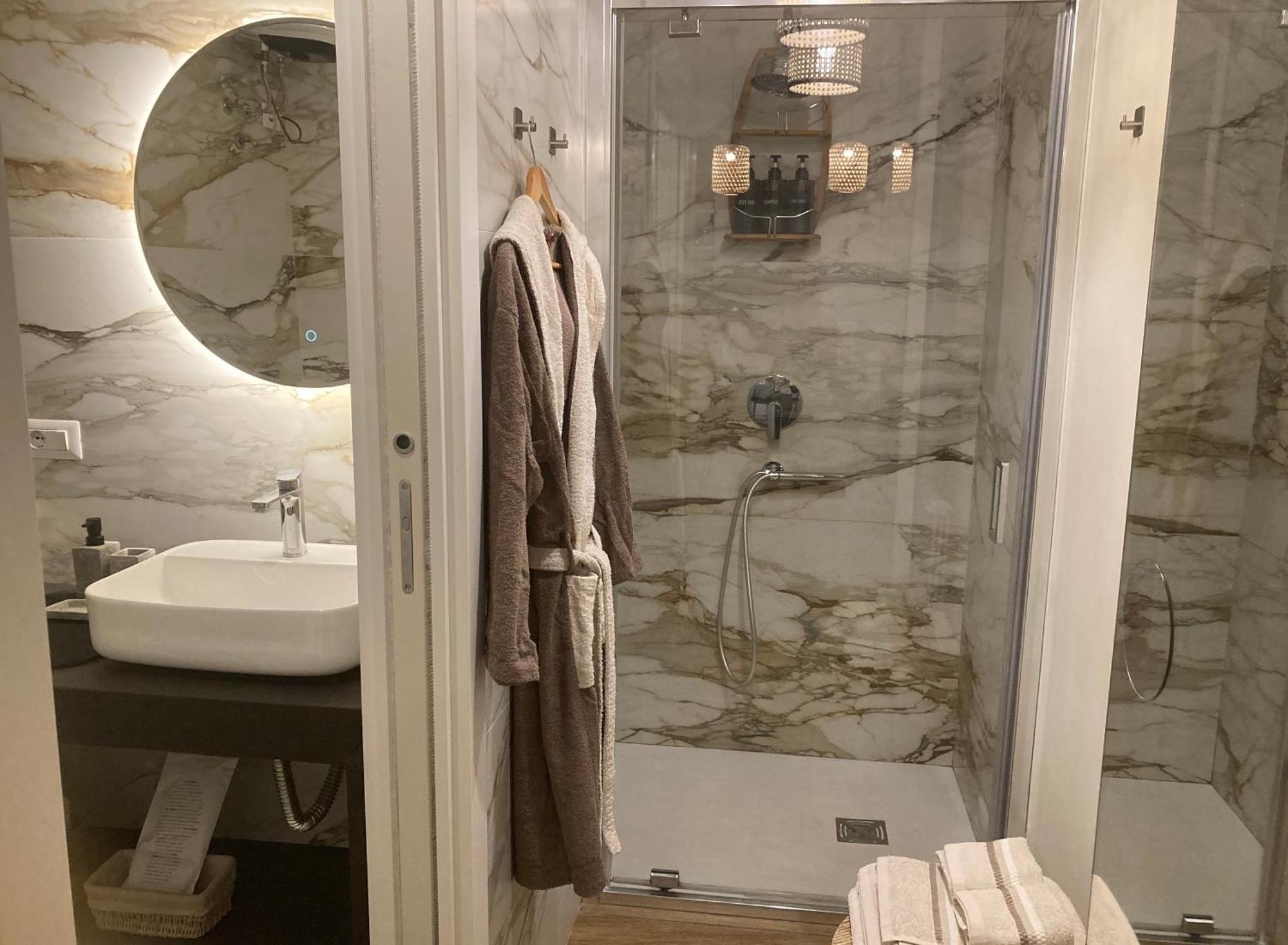 Suite Yenne กาญารี ภายนอก รูปภาพ